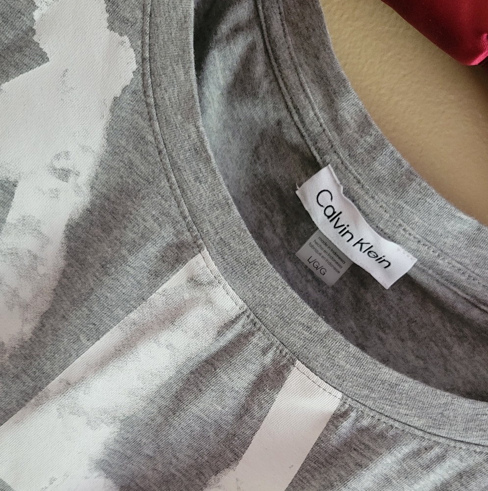 3/$12 SALE Calvin Klein | Crop Top Elastic Waist Distressed Flawed - Picture 3 of 7